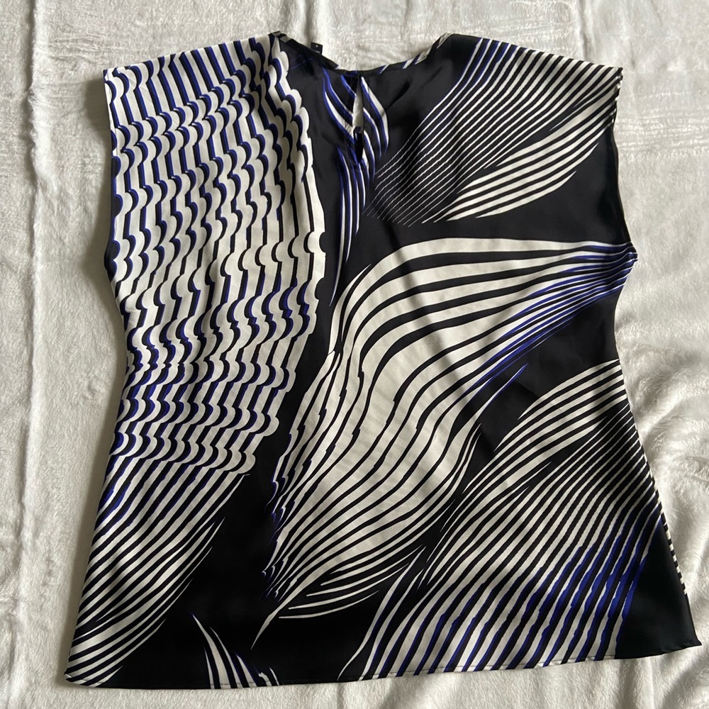 Like new Express top - Picture 2 of 3